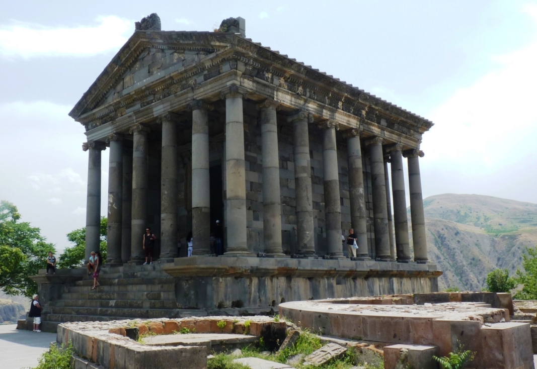 Гарни Армения. Храм Гарни. Гарни Армения фото. Храм Гарни в Армении фото.